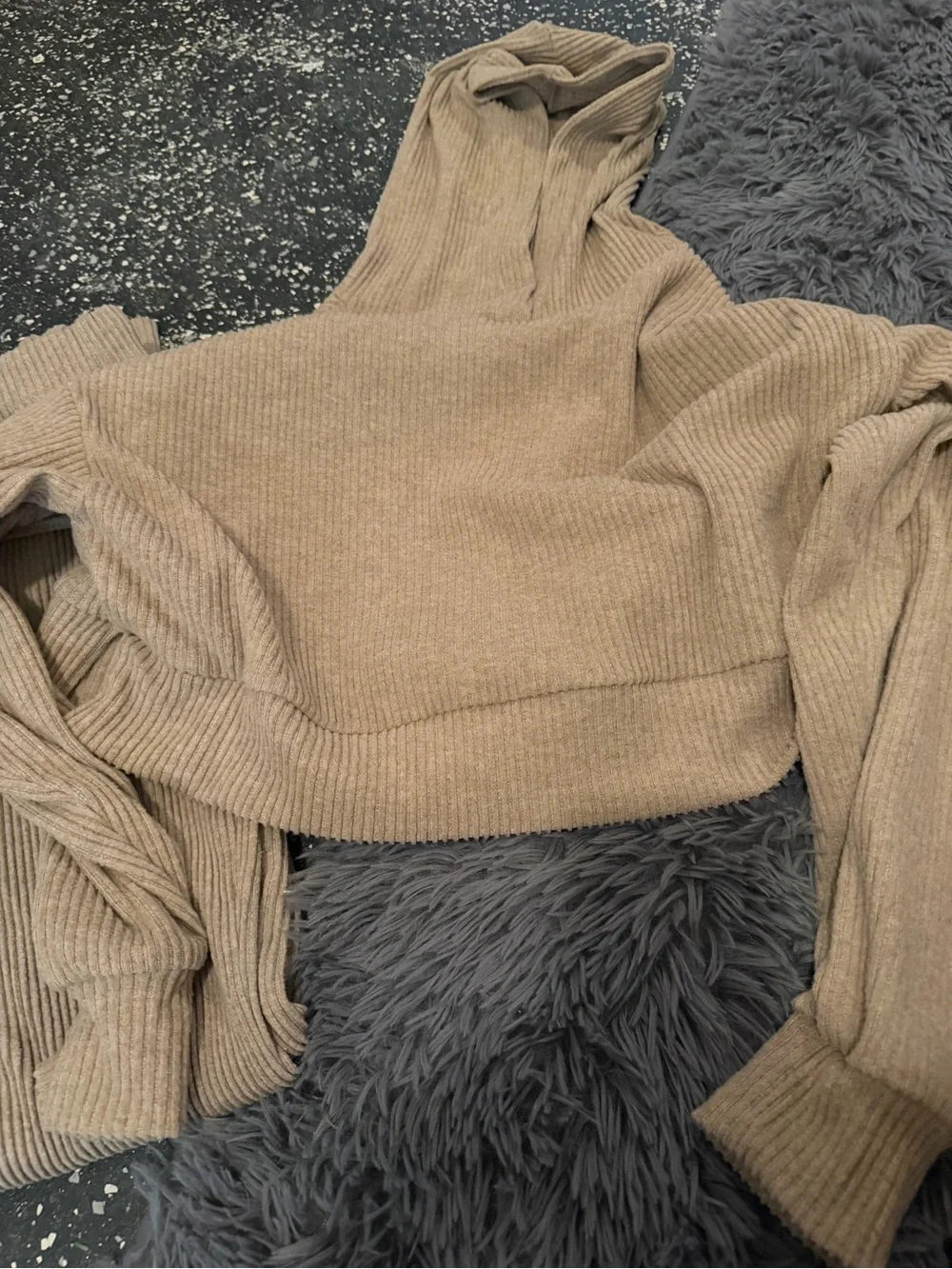 ⭐️ALO Yoga Muse Set in Beige Tan